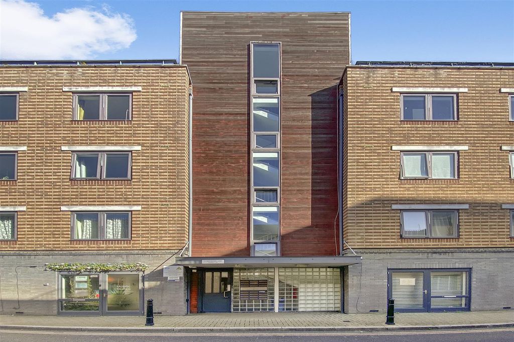 Property photo 2 of 9