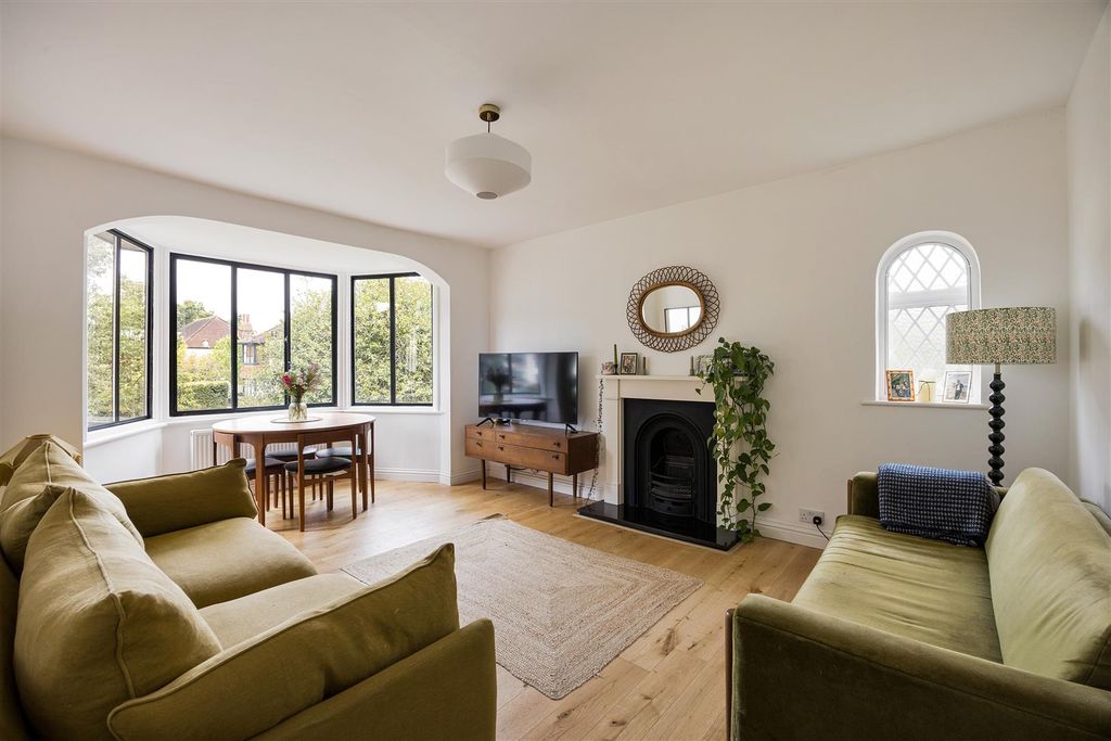 Property photo 2 of 38 Forest Court, E11