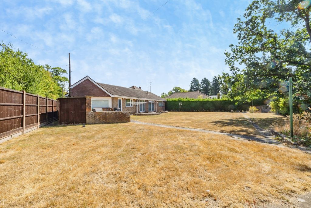 Property photo 2 of 19 2026-08-03-28Lincolnroad033