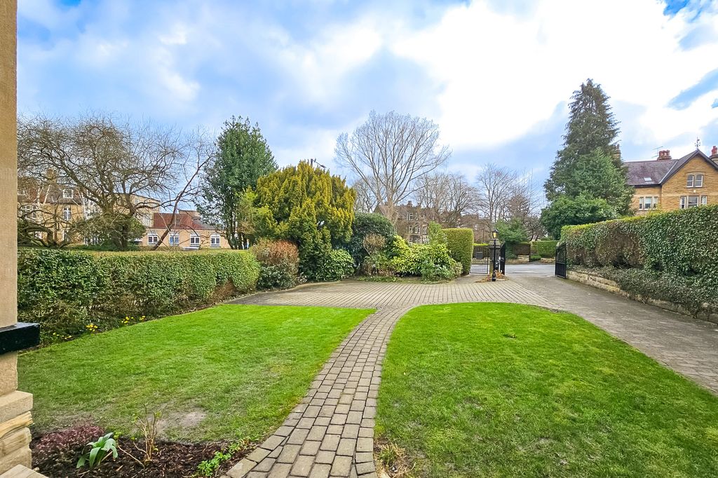 Property photo 3 of 33