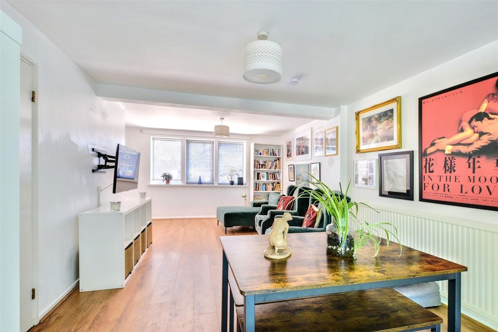 Property photo 3 of 24 Lounge Diner_3.Jpeg