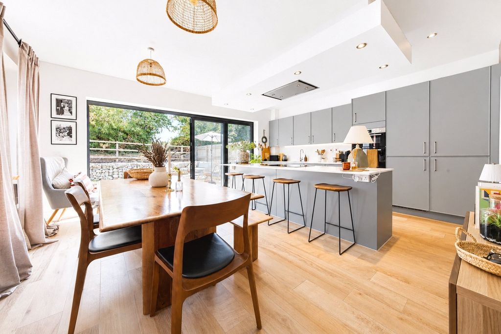 Property photo 3 of 29 Picture No. 01
