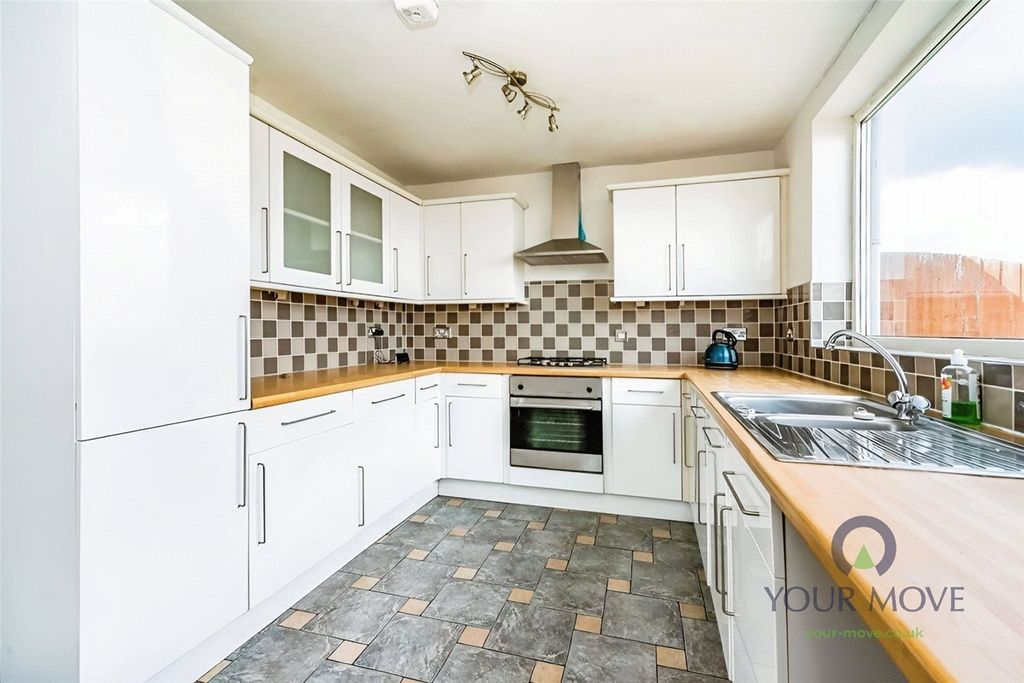 Property photo 2 of 6 Kitchen