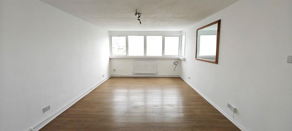 Property photo 2 of 17 Picture No. 22
