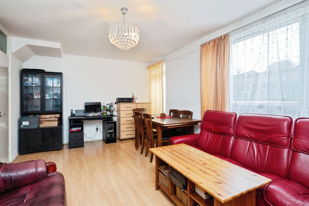 Property photo 3 of 17 Photo