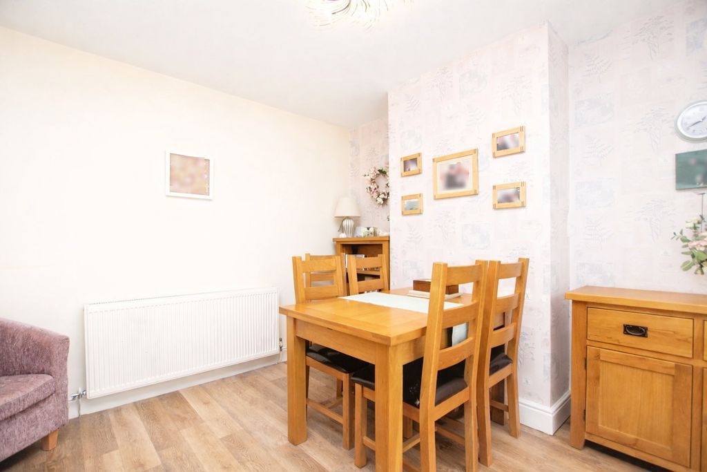 Property photo 3 of 16 Dining Area