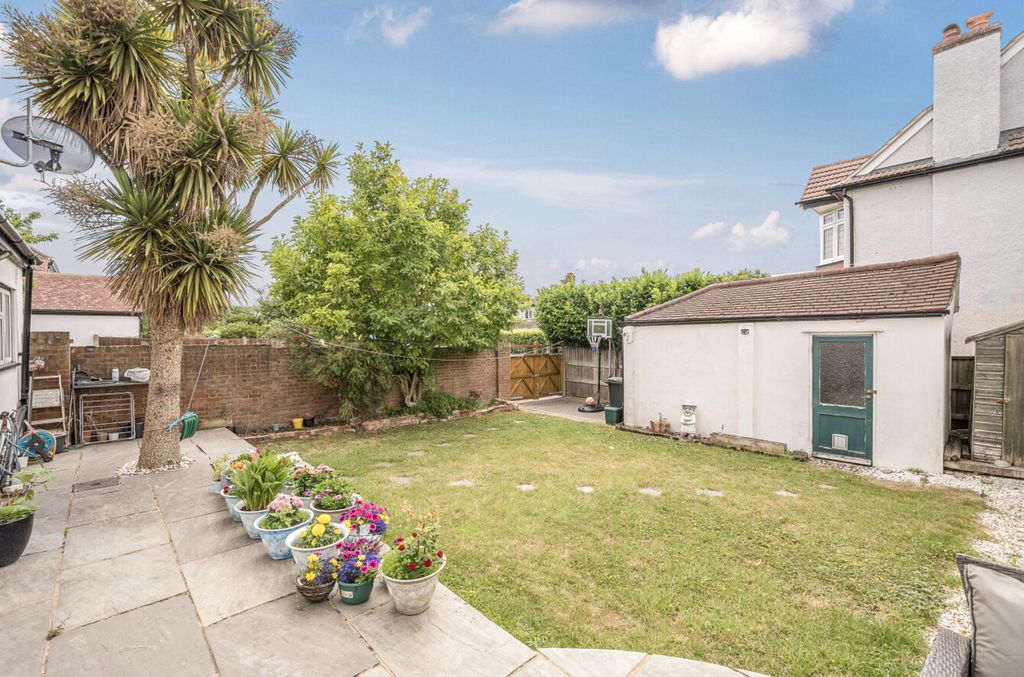 Property photo 2 of 21