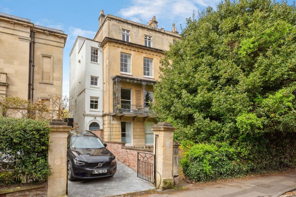 Property photo 2 of 10