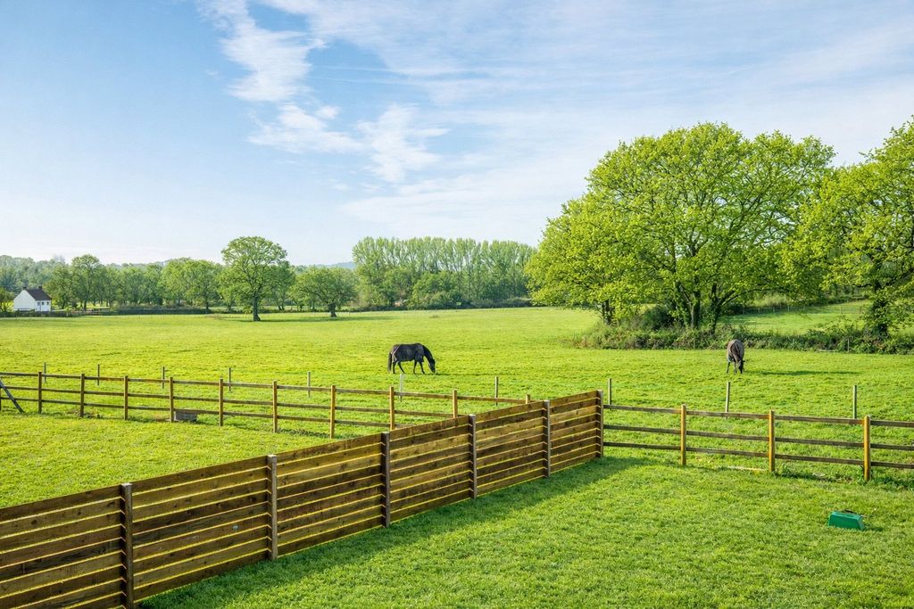 Property photo 2 of 12 Outlook