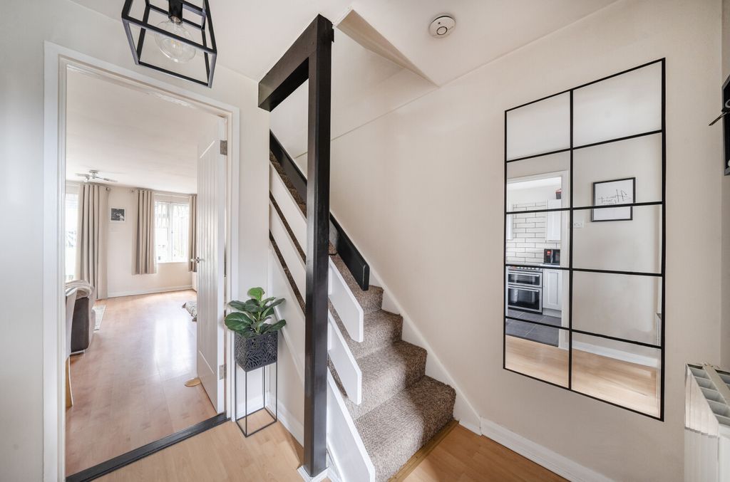 Property photo 3 of 19 1408228-1-6986315...