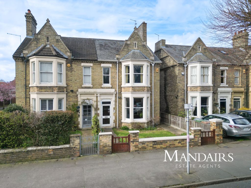 Property photo 2 of 40