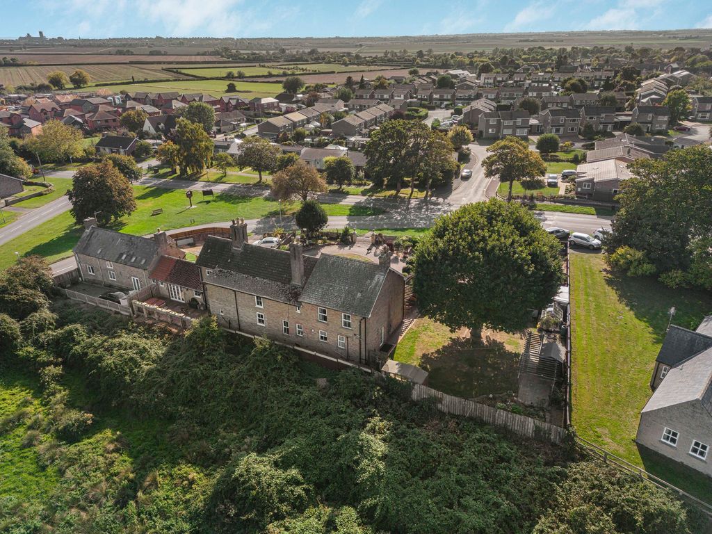 Property photo 2 of 41