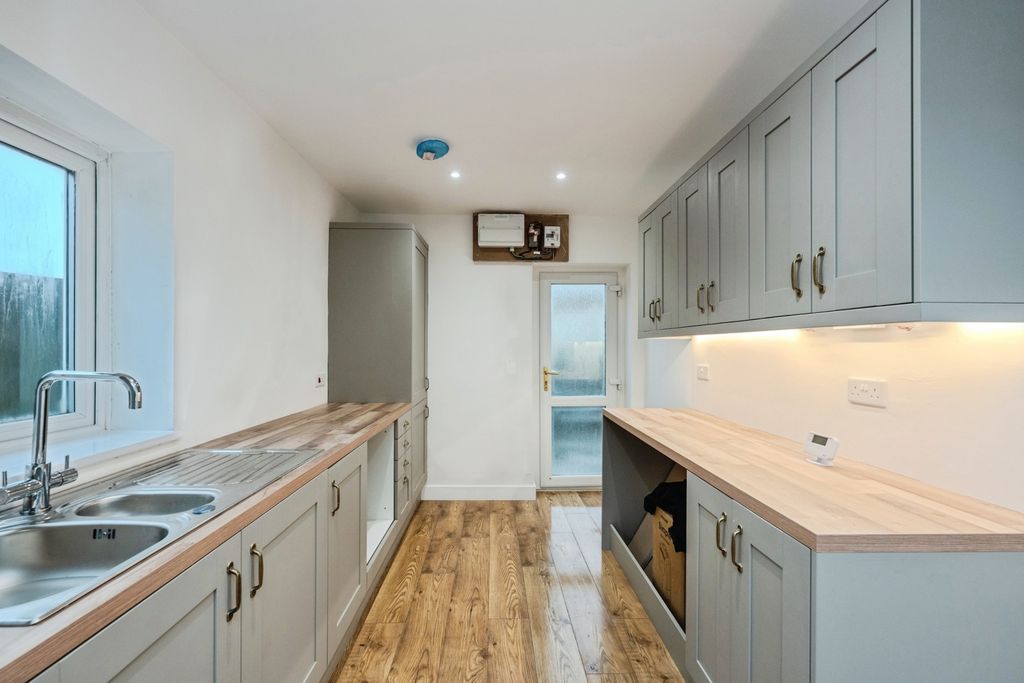 Property photo 2 of 17 Photo