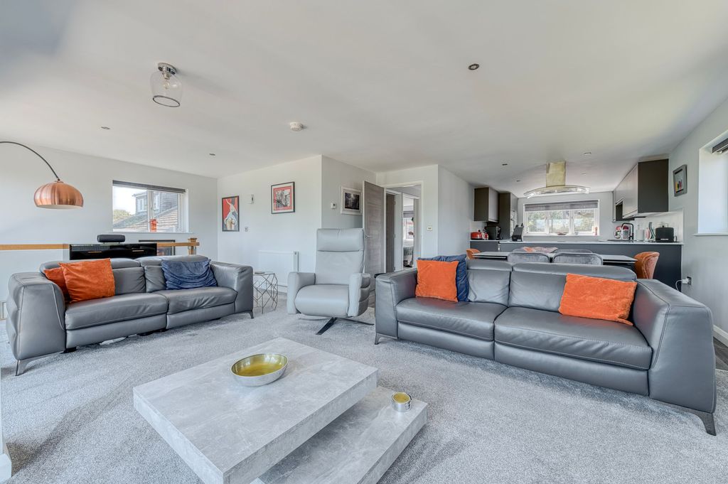 Property photo 2 of 24