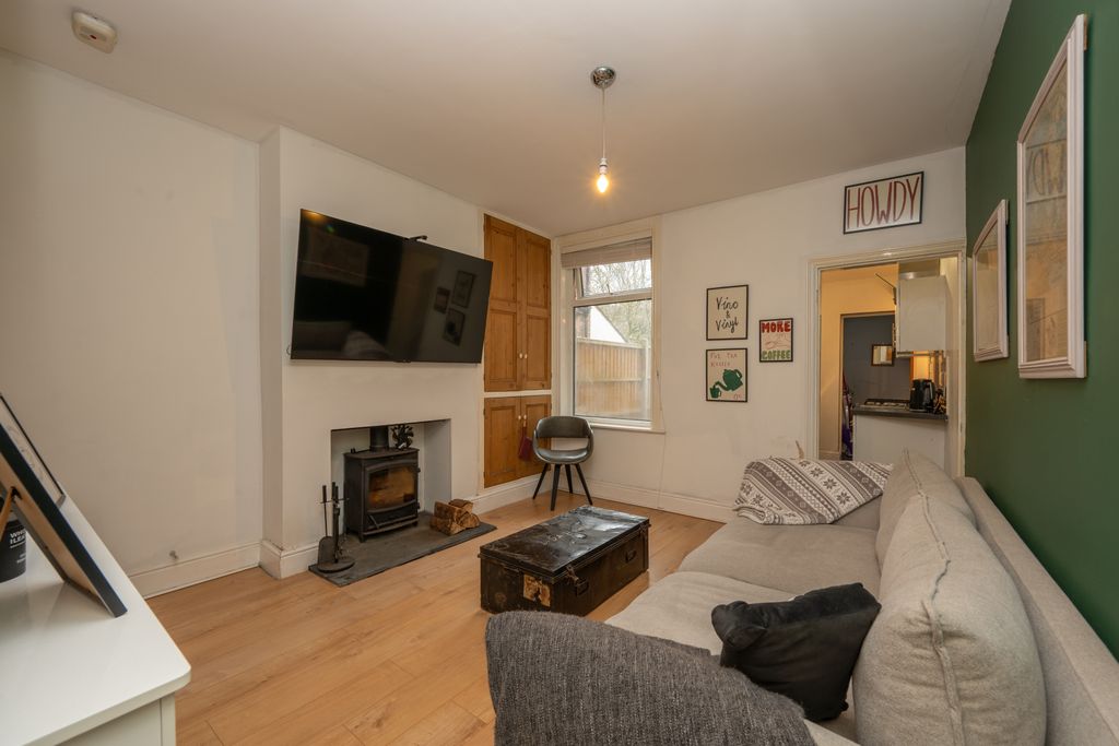 Property photo 1 of 21 Lounge2