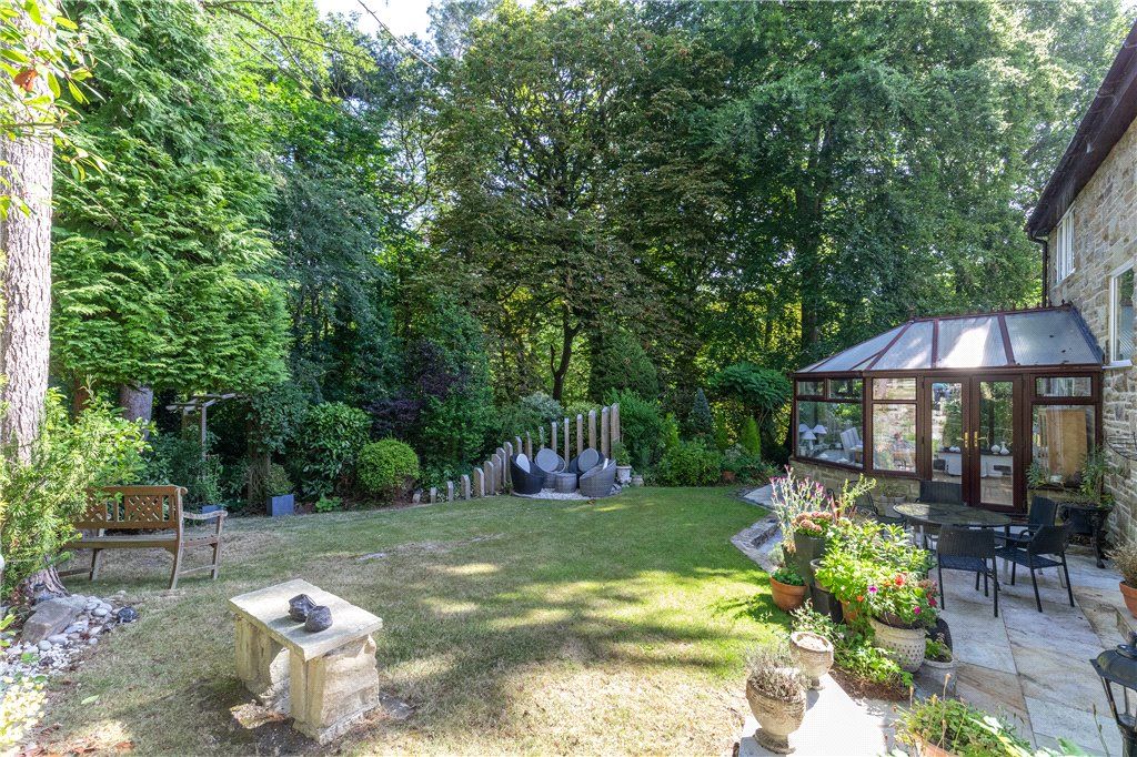Property photo 2 of 25 Gardens