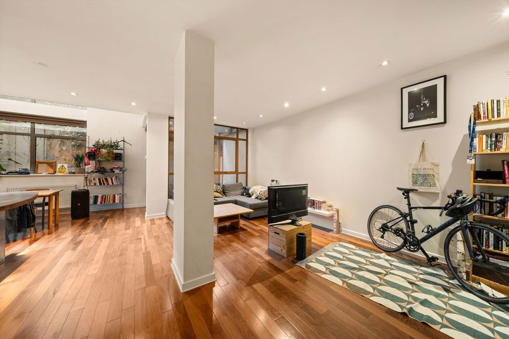 Property photo 3 of 8