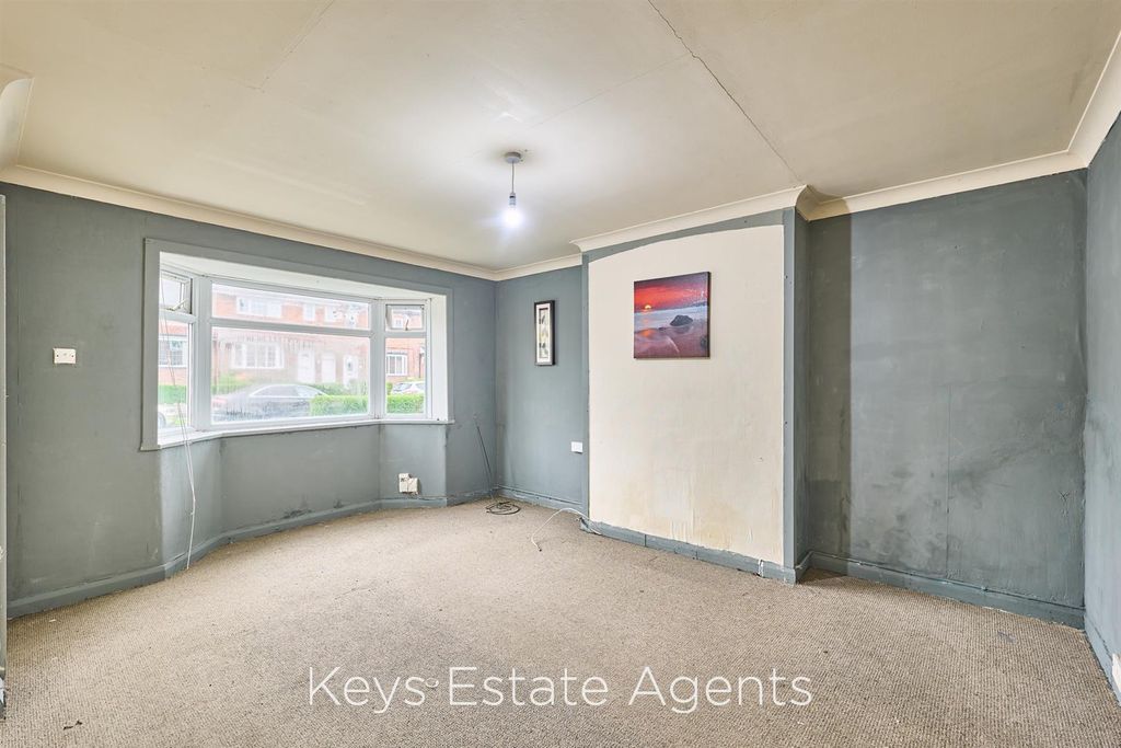 Property photo 2 of 12 Lounge