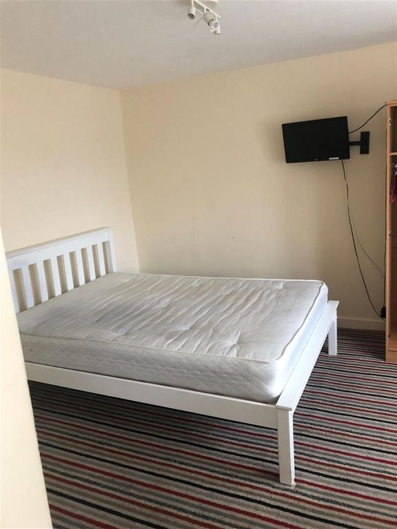 Property photo 1 of 6 Room 3 109 Wentworth .Jpg