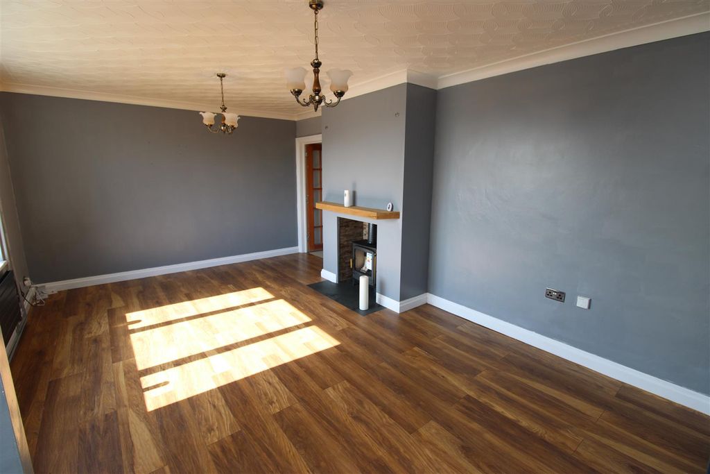 Property photo 2 of 26