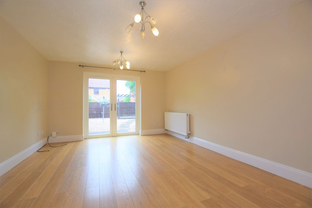 Property photo 2 of 10 Photo 02