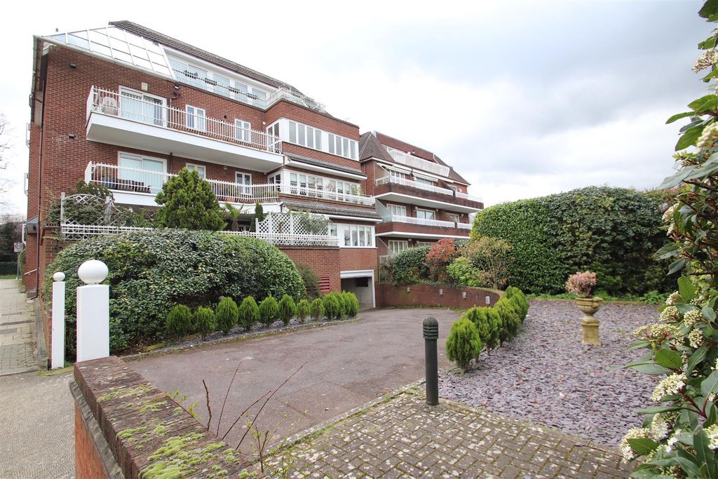 Property photo 3 of 25