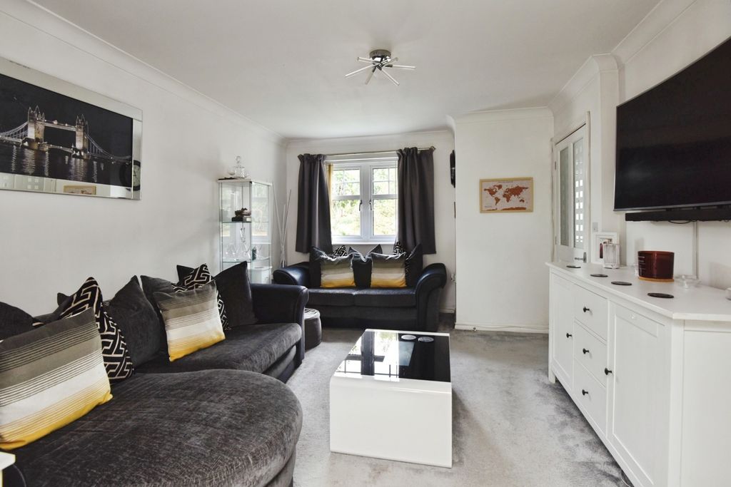 Property photo 3 of 17 Photo