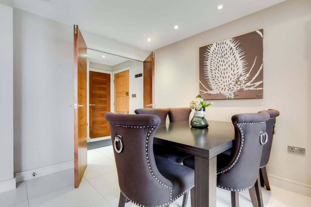 Property photo 2 of 17 4650221