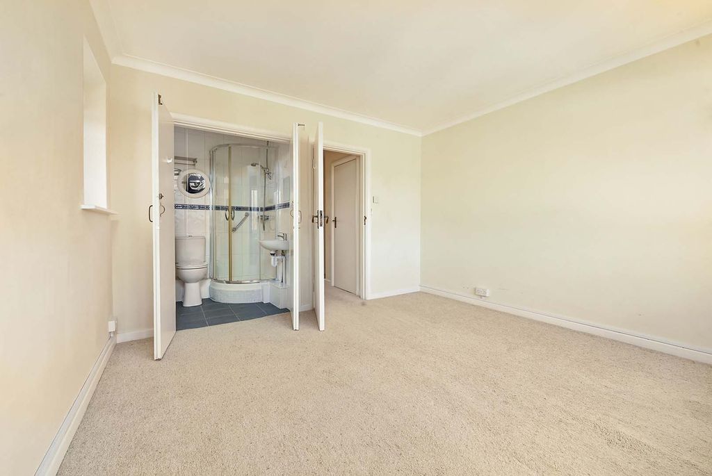 Property photo 3 of 26