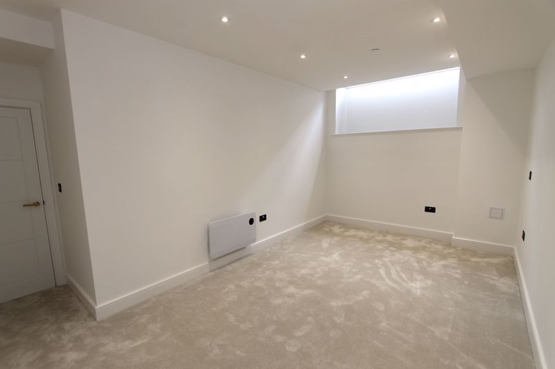 Property photo 1 of 11 Photo 7