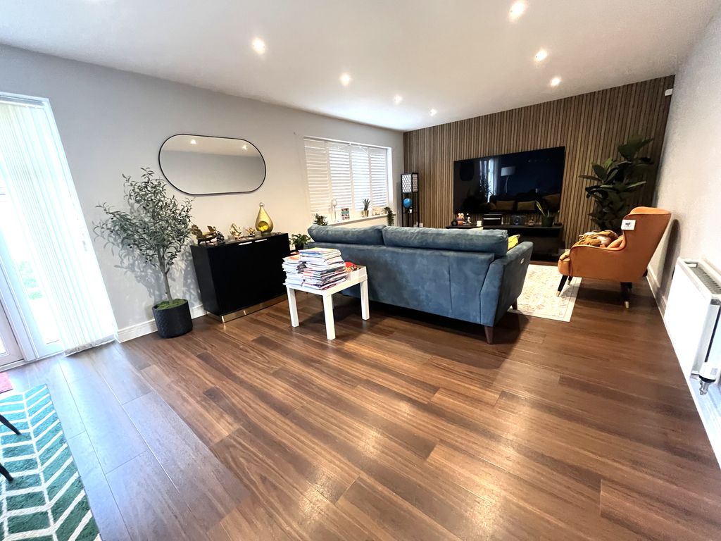 Property photo 3 of 21 Image