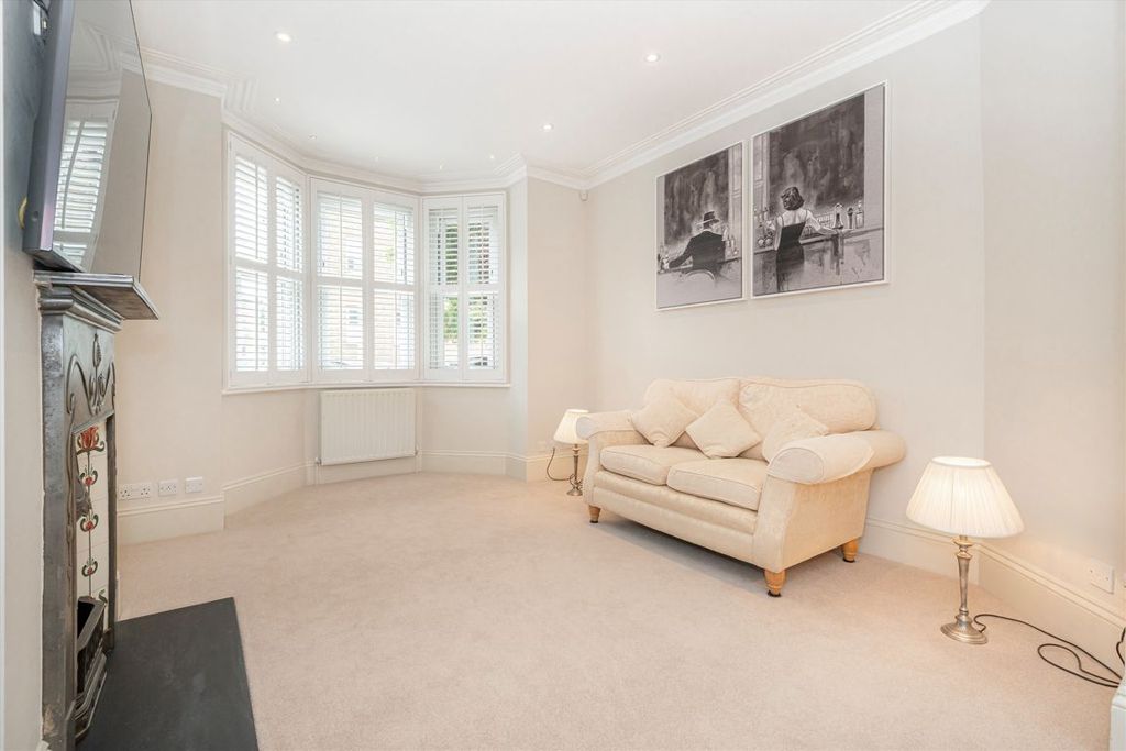 Property photo 2 of 8