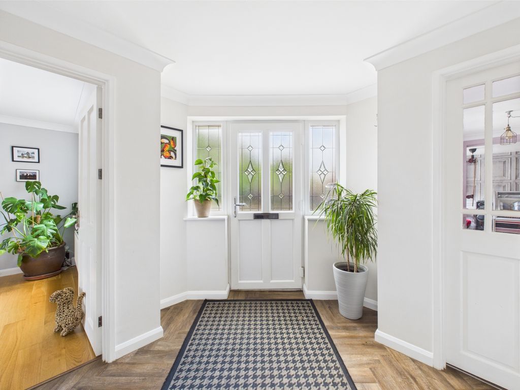 Property photo 2 of 30 Cam04922G0-Pr0028-Still035