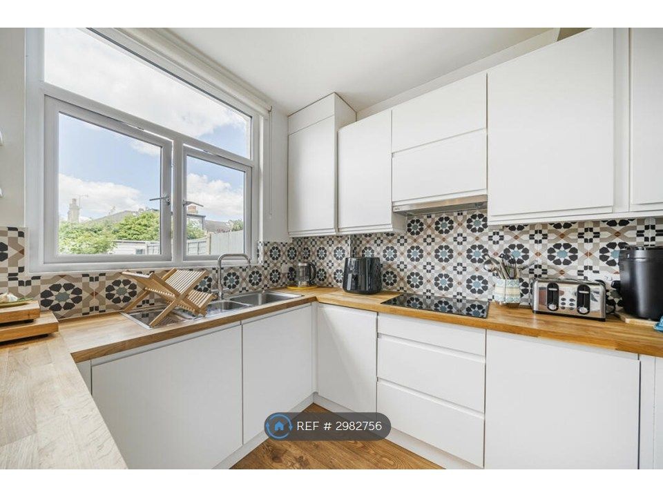 Property photo 2 of 18 Beautiful Renovated Kitchen