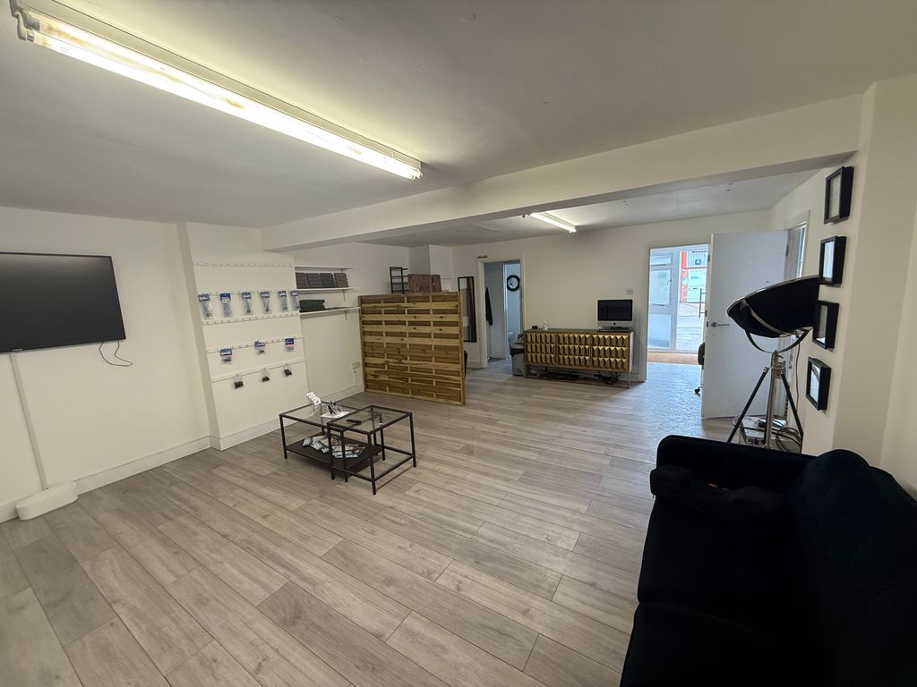 Property photo 3 of 6