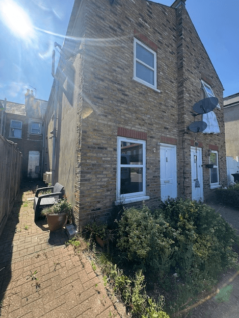 Property photo 1 of 11 Charming 2-Bedroom House With Off-Street Parking Â€“ Yeast Close, Hanwell W7