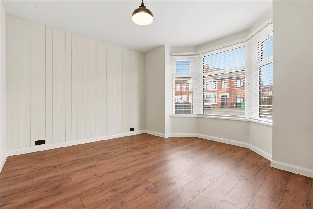 Property photo 3 of 23 Lounge 2.Jpg