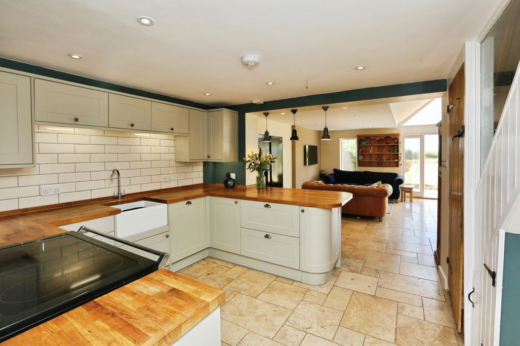 Property photo 2 of 25 Pbox-Img.Jpg