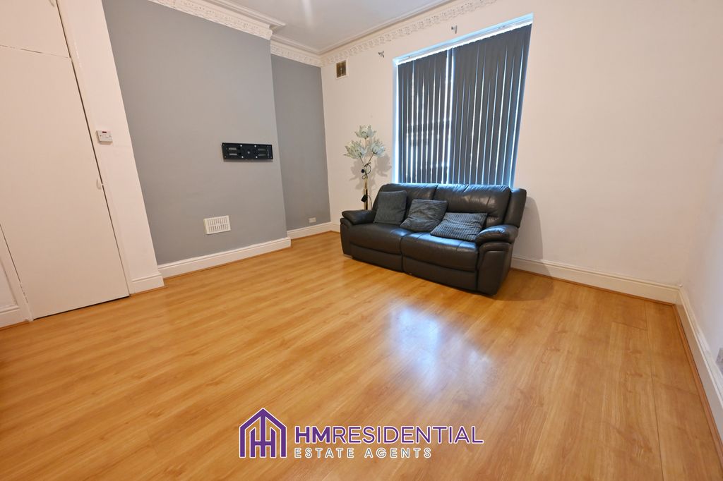 Property photo 2 of 7 Gallery