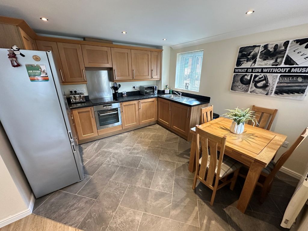Property photo 3 of 10 4243122