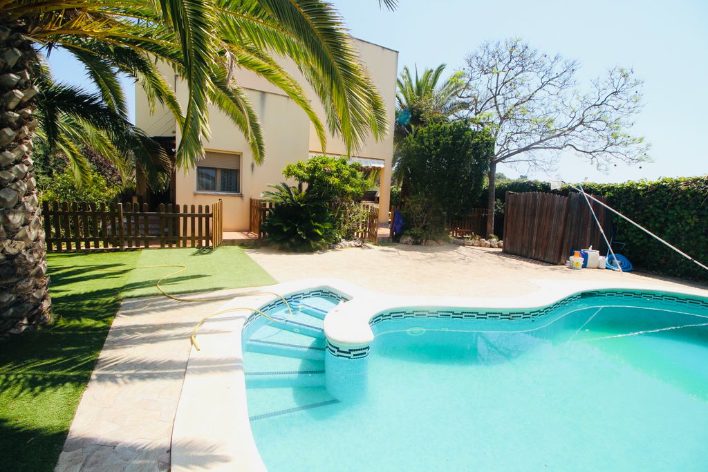 Property photo 1 of 69