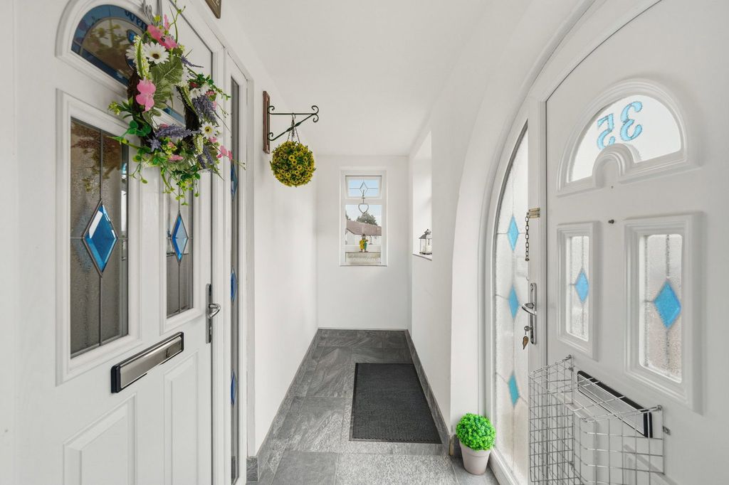 Property photo 3 of 31