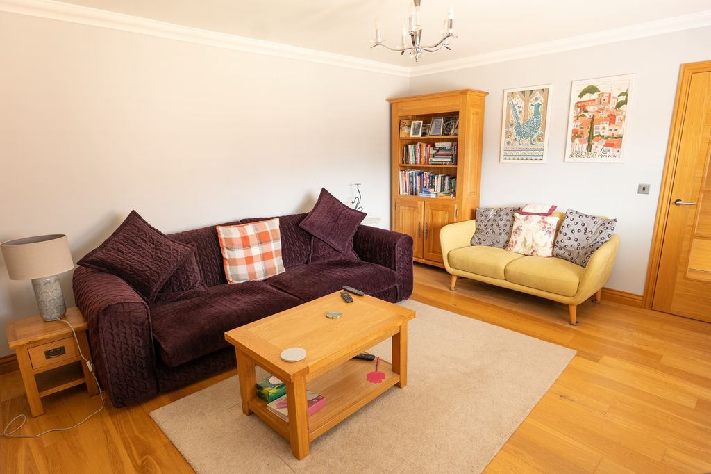 Property photo 3 of 34