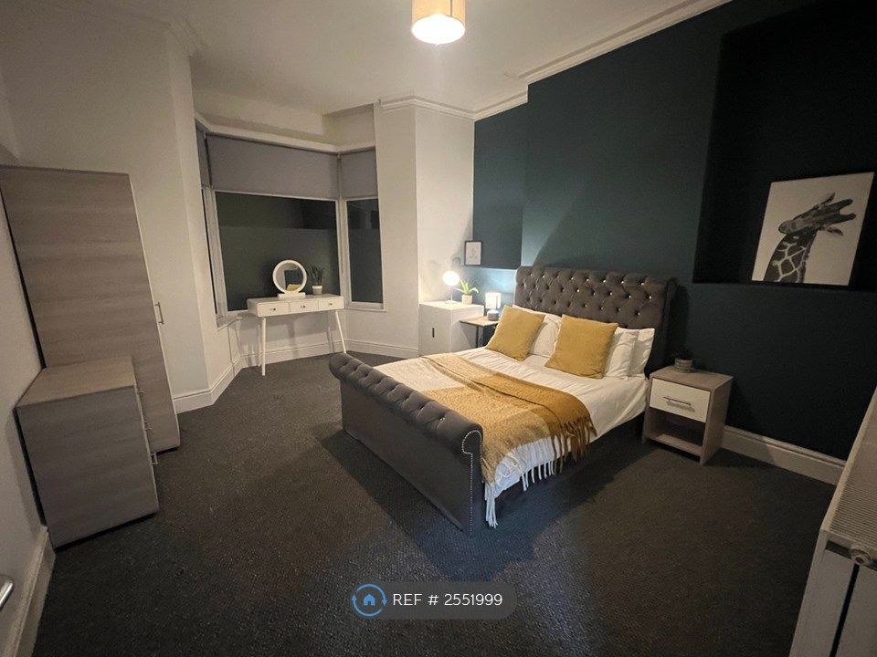 Property photo 1 of 13 Large Double Room - £500 Pcm - Taken