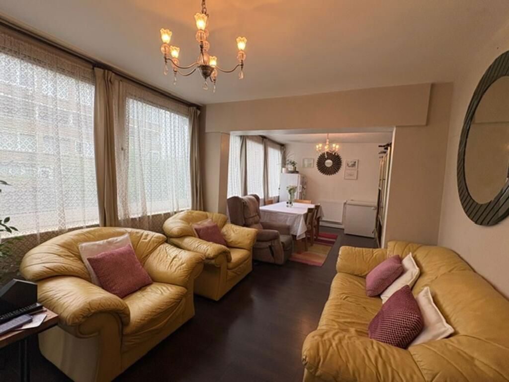 Property photo 2 of 12