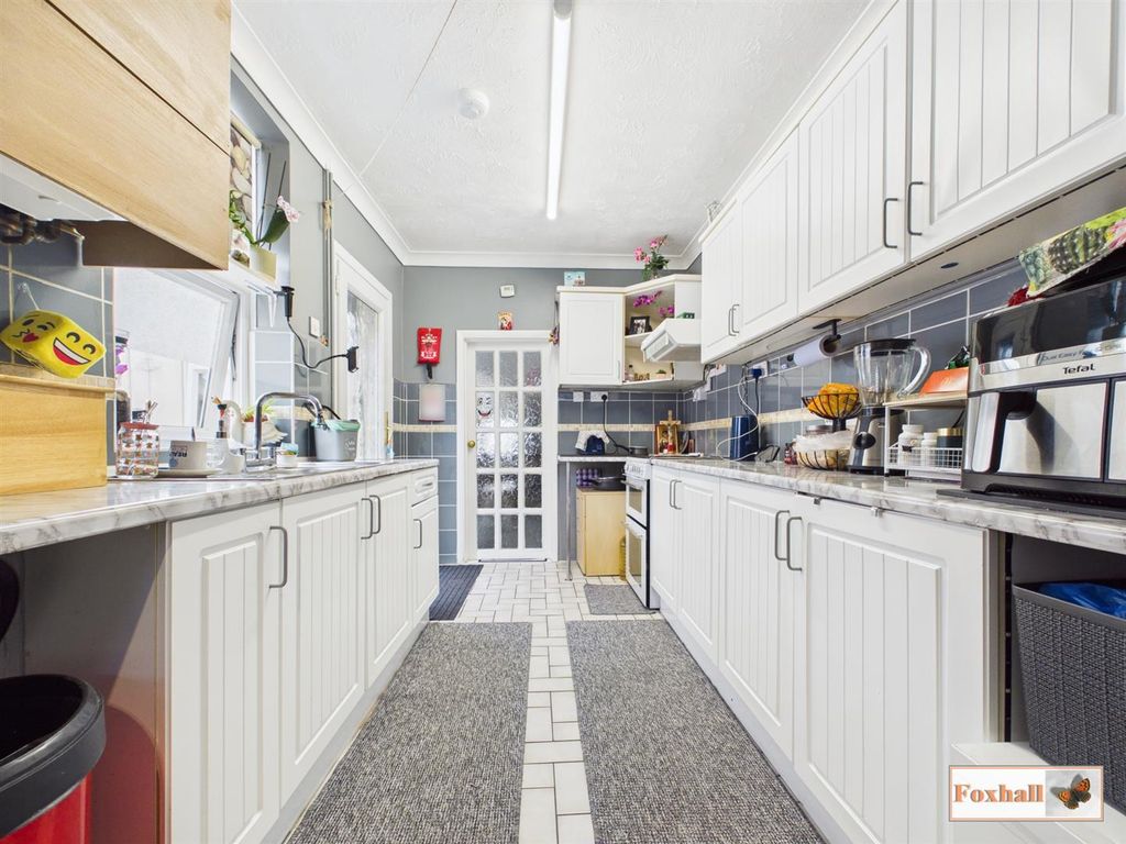 Property photo 3 of 20 Kitchen / Breakfast Room