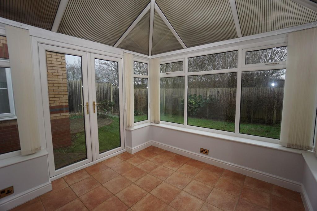 Property photo 2 of 17 Conservatory