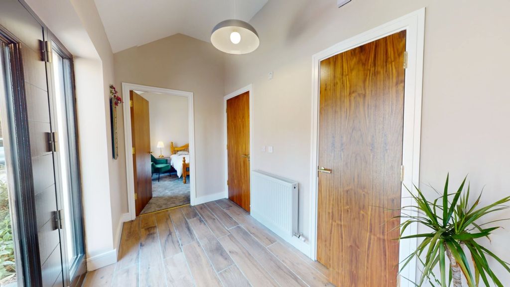 Property photo 2 of 12 Picture No. 27