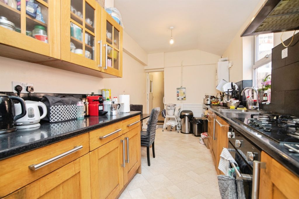 Property photo 3 of 18