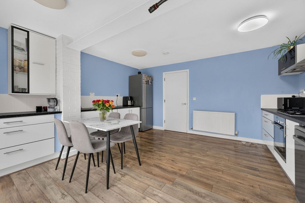 Property photo 3 of 34